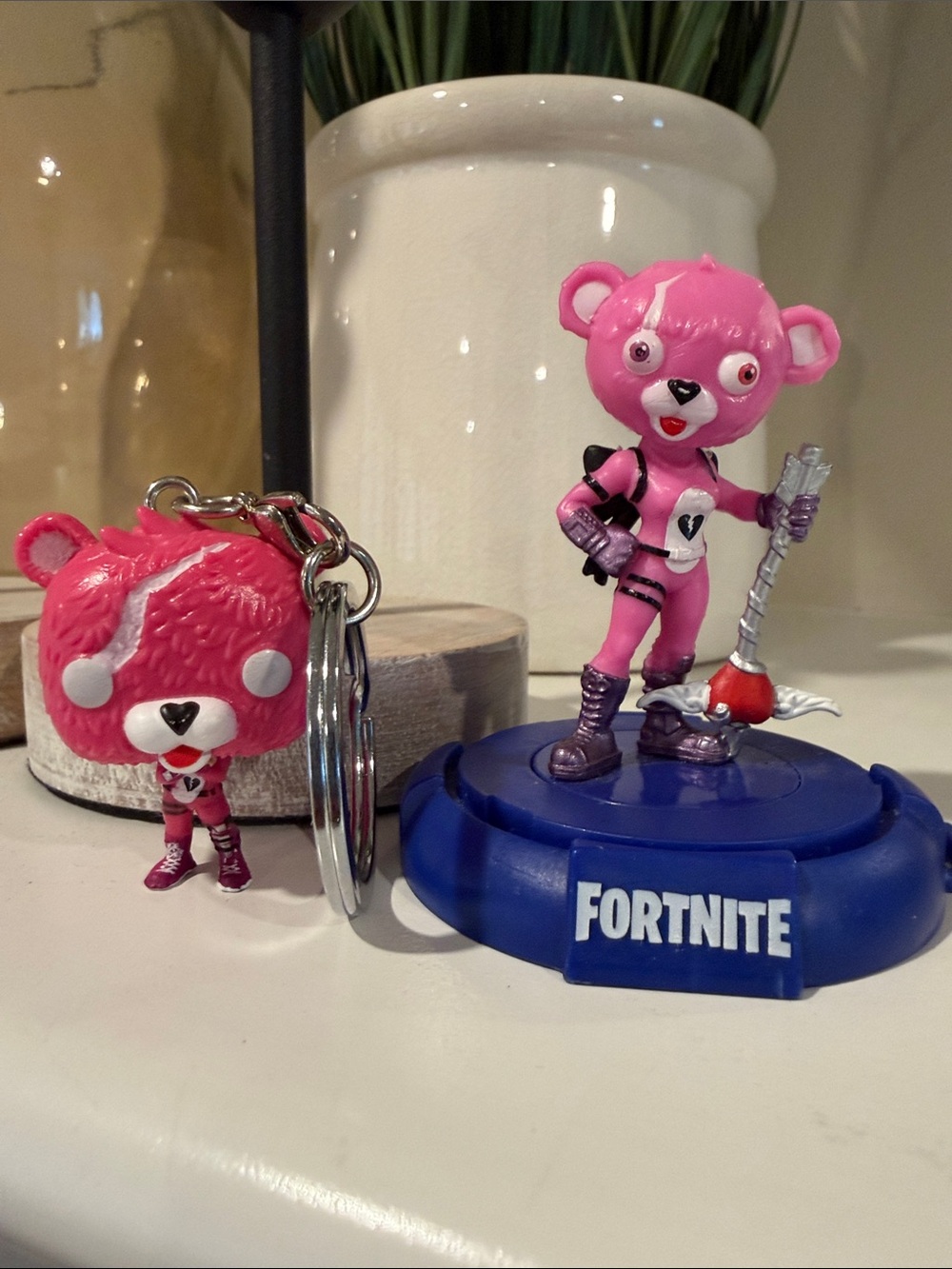 Fortnite Cuddle Team Leader figure & Funko Pocket Pop! Keychain    figures toys